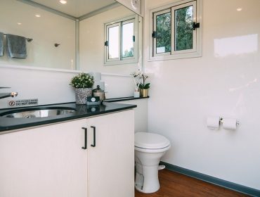 Portable-Powder-Rooms-Luxury-toilet-hire-3